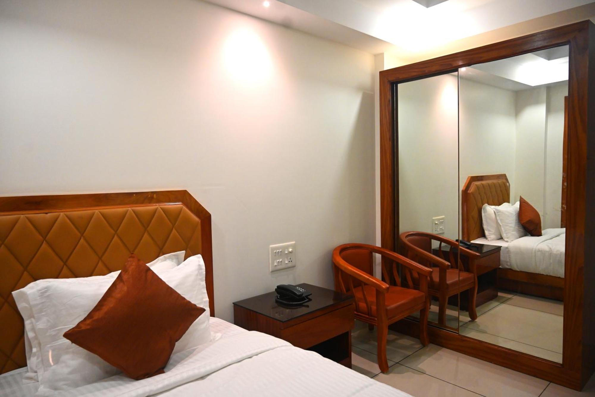 Harley Residency Hotel Kannur Bagian luar foto