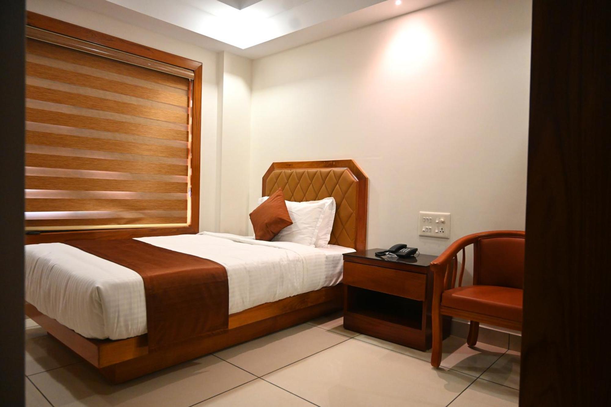 Harley Residency Hotel Kannur Bagian luar foto
